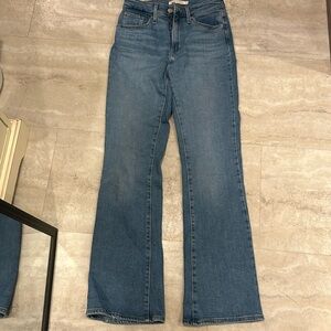 Levi’s 725 high rise bootcut jeans